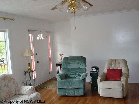 4th image of 307 Aurora Dr
