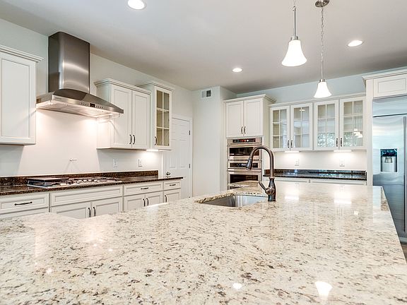 Island perfect for meal prep