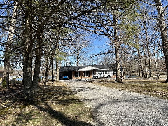 2nd image of 131 Pine Tree Cir