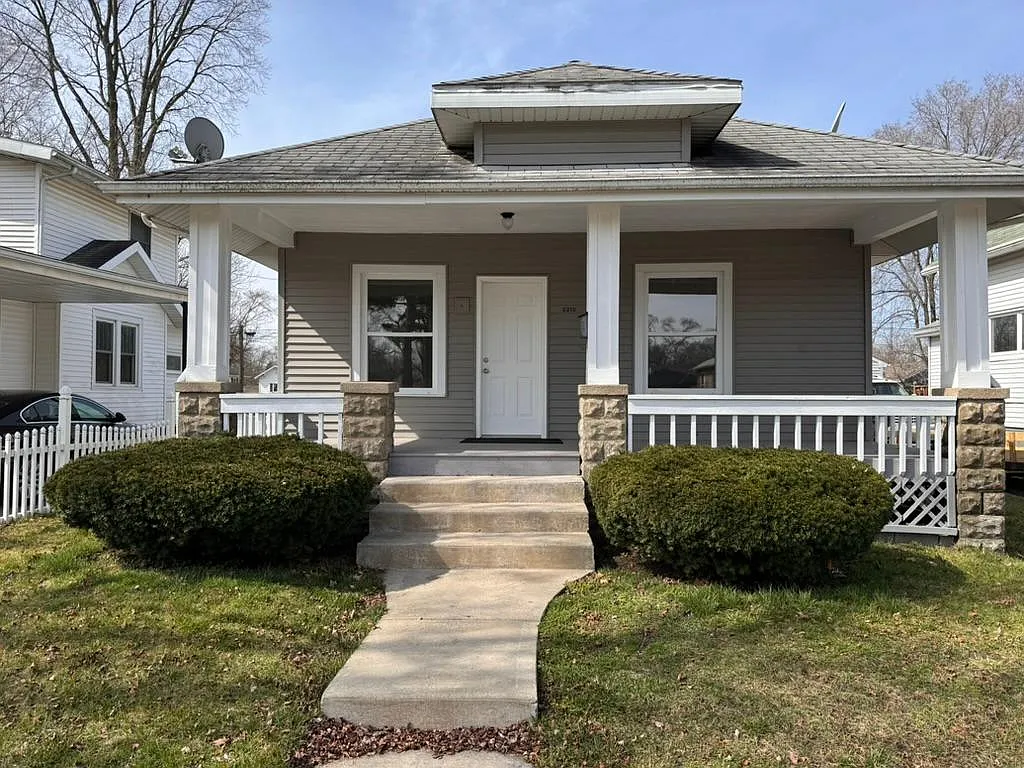 2215 Decamp Ave — Photo 1