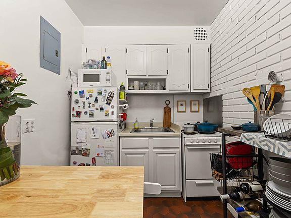 4th image of 139 W 80th St APT 3A