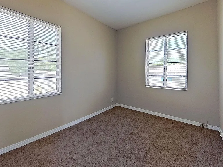 1235 W 5th St — Photo 9
