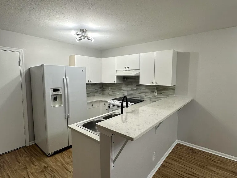 6856 Mill Brook Pl — Photo 5