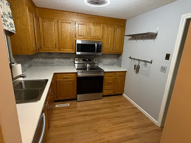 100 Northampton Ln #12 — Photo 7