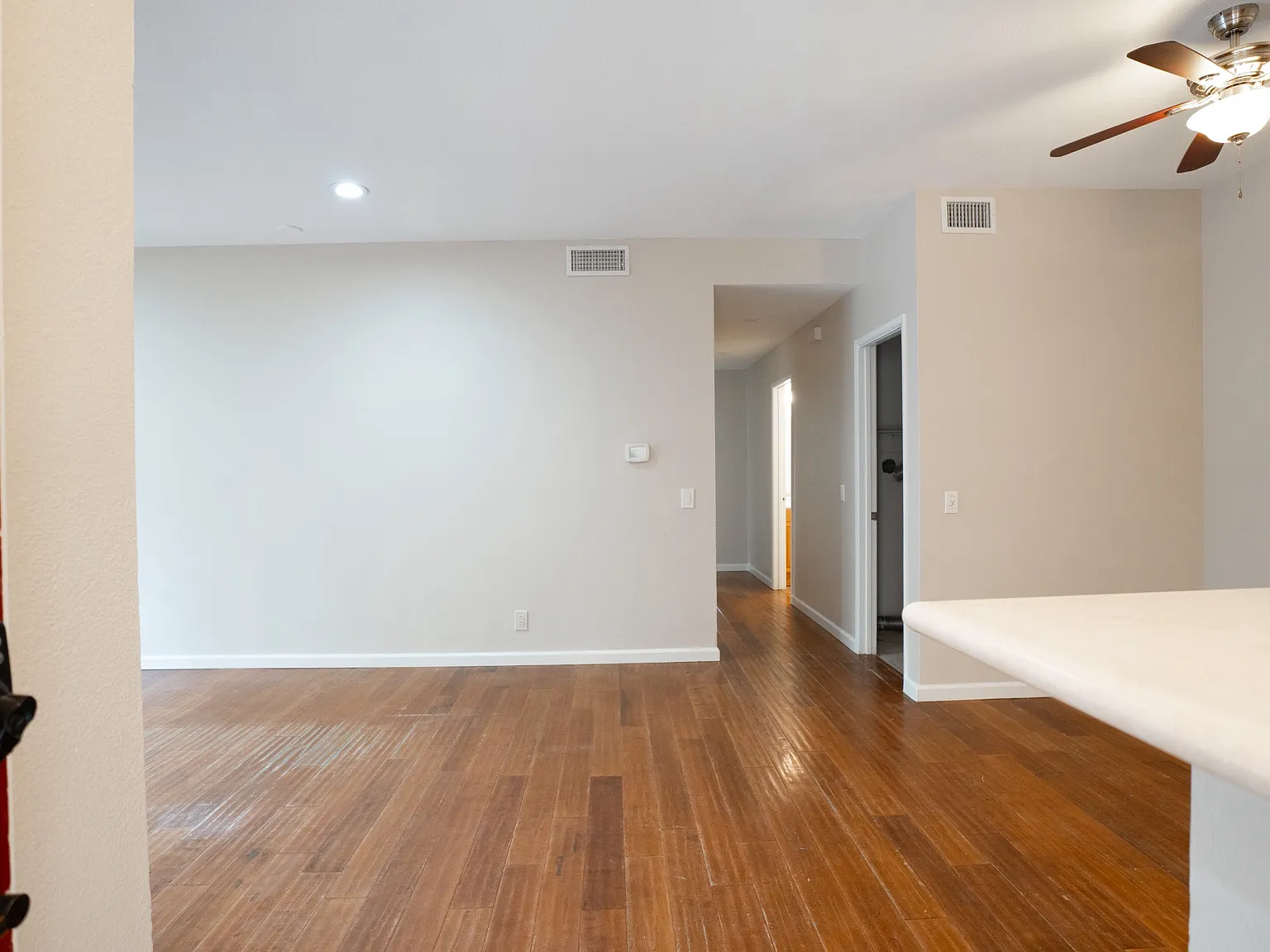 3 bed, 1125 sqft, $3,000 — Photo 4