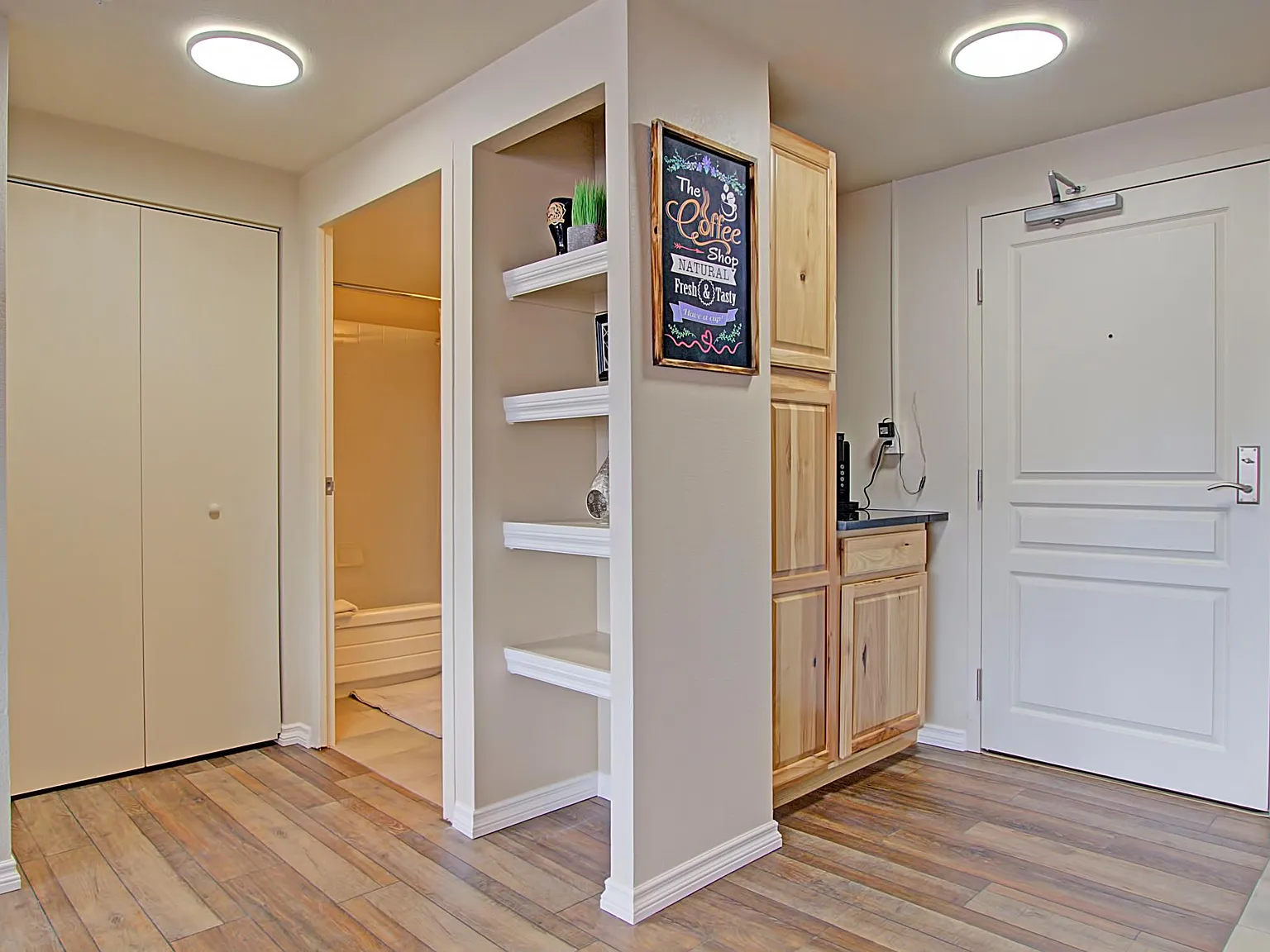 1 bed, 980 sqft, $2,700 — Photo 3