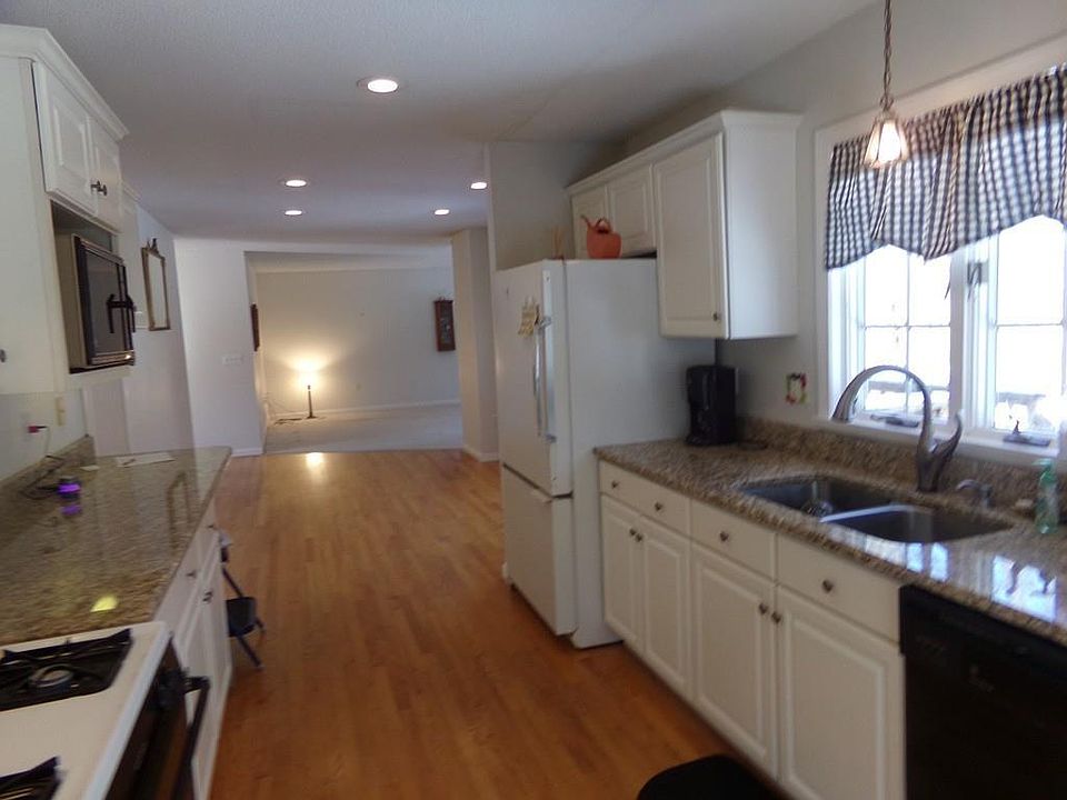 111 Ferncroft St, Longmeadow, MA 01106 Zillow