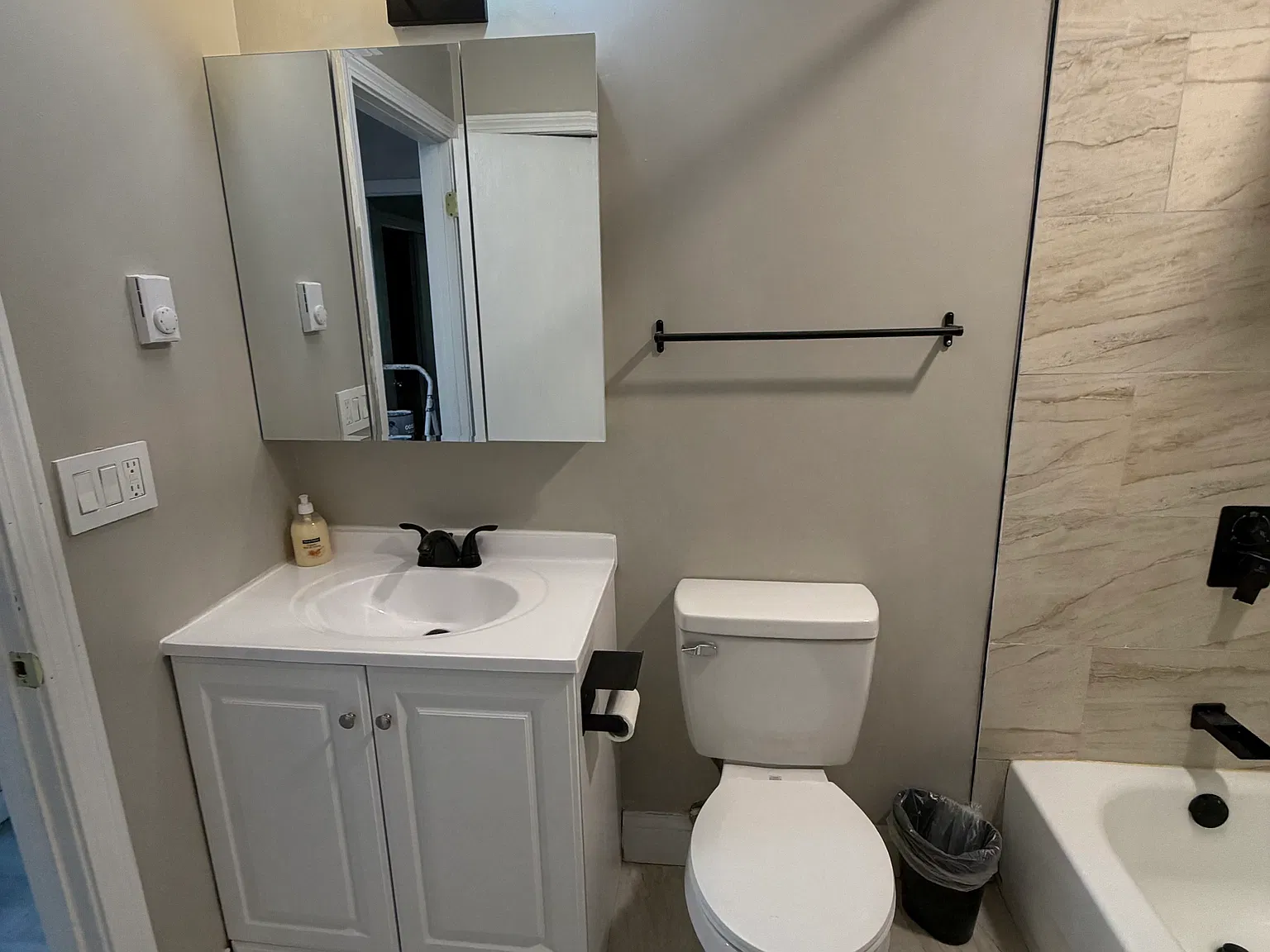 2 bed, 1.5 bath, 1072 sqft, $1,800 — Photo 4