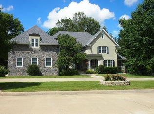 1375 Lakewood Dr, Bolivar, MO 65613