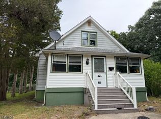 398 Gardens Ave, Atco, NJ 08004