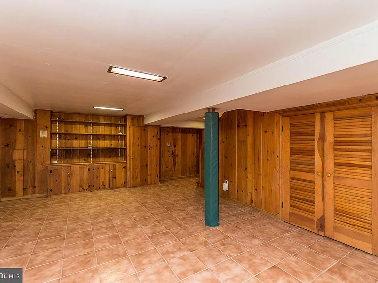 9322 W Parkhill Dr — Photo 33