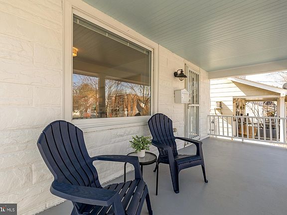 2nd image of 2425 Perry St NE