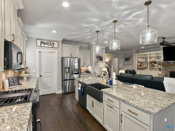 209 Somerdale Ln, Huntsville, AL 35811
