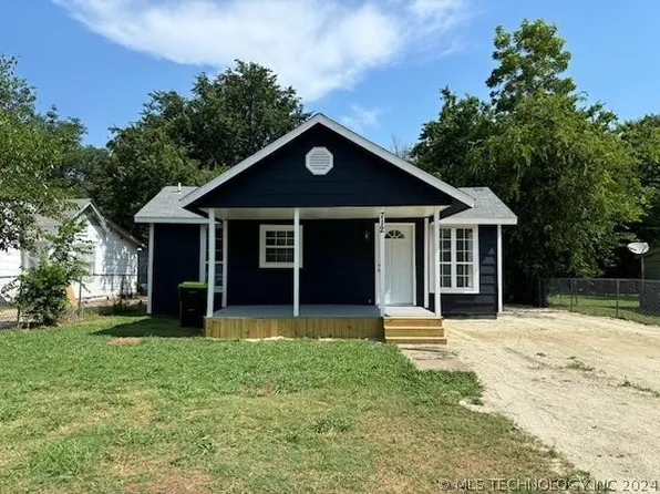 712 W 3rd St, Ada, OK 74820