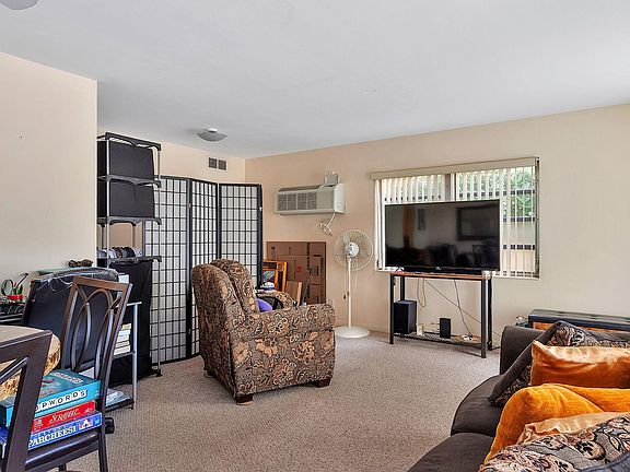 5th image of 113 N Lakeside Drive #2