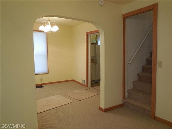 4th image of 324 Norway Ave