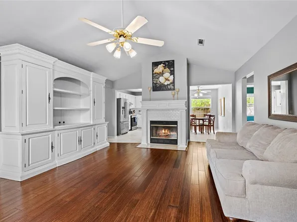 110 Bluff Dr, Lowell, AR 72745