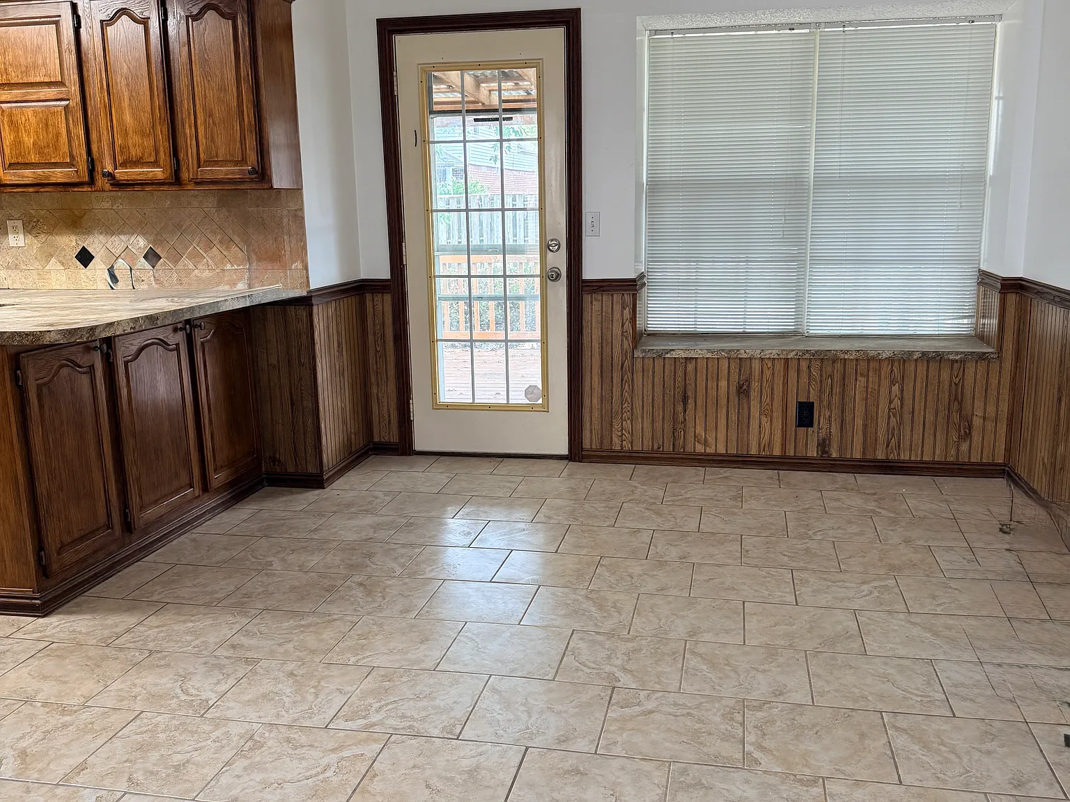 4 bed, 2.5 bath, 2015 sqft, $2,400 — Photo 4