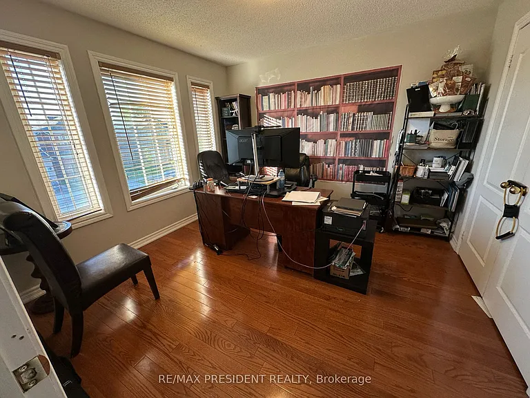 1091 McCuaig Dr — Photo 19