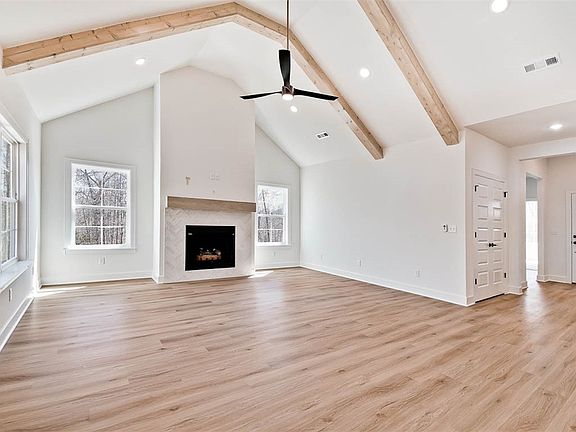 3rd image of 17 Roxburgh Ln