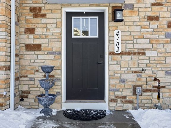 3rd image of 4702 Spruce Rd