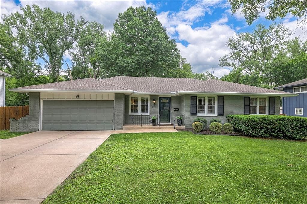 K❤︎ 9711 Roe Ave, Overland Park, KS 66207 | MLS #2549242 | Zillow