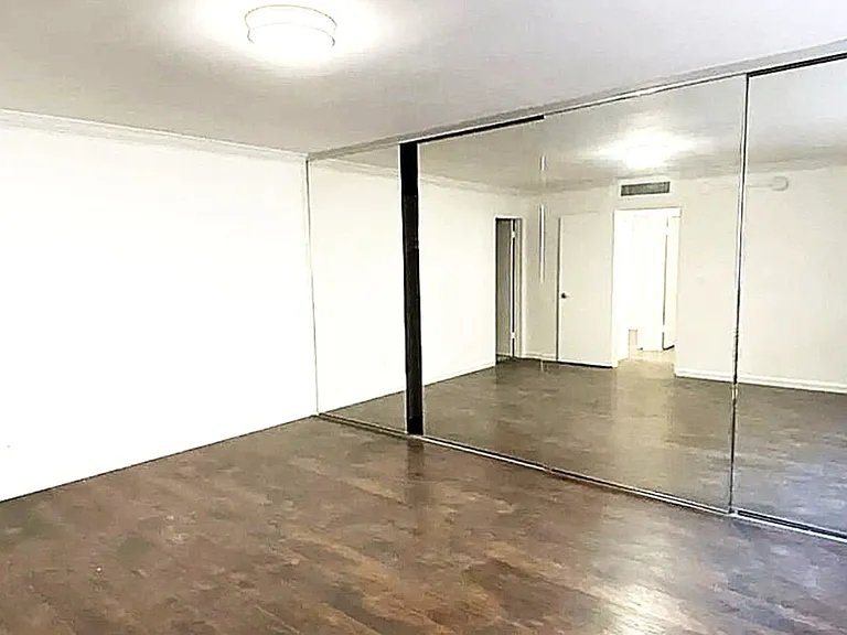 1224 S Barrington Ave — Photo 6