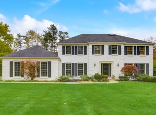100 Pine Tree Ln, Riverwoods, IL