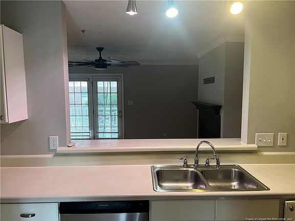 4th image of 331 Bubble Creek Ct Unit 7