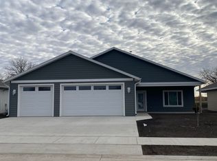 1042 30th St, Spirit Lake, IA 51360