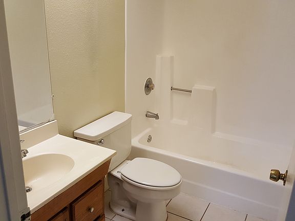 5th image of 310 S Horne St APT 2D