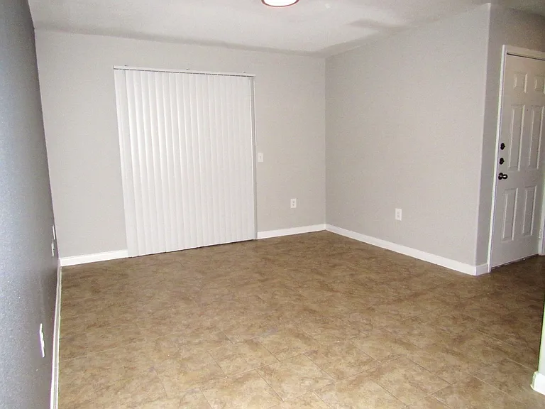 Capewood Apartments — Photo 36