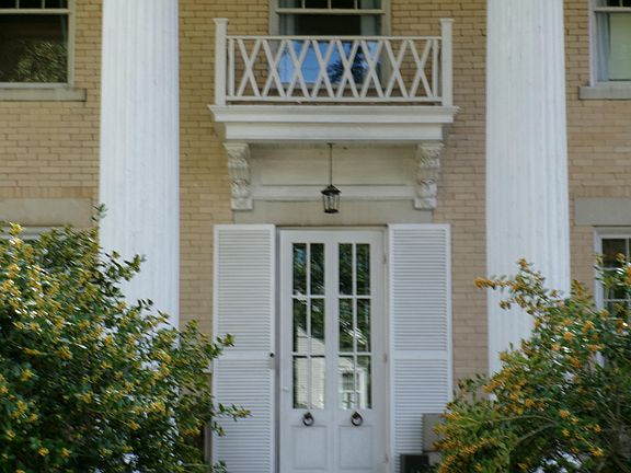 2nd image of 504 E College St