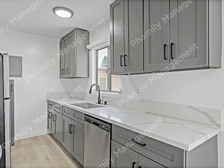 167 S Oak Knoll Ave #5 — Photo 8