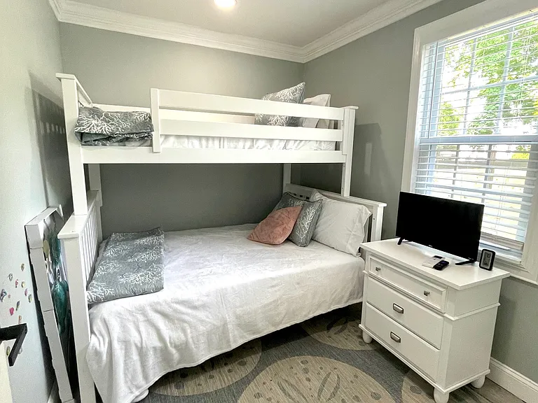 17 Greenman Ave #1 — Photo 14
