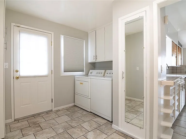 934 Highline Rd — Photo 21