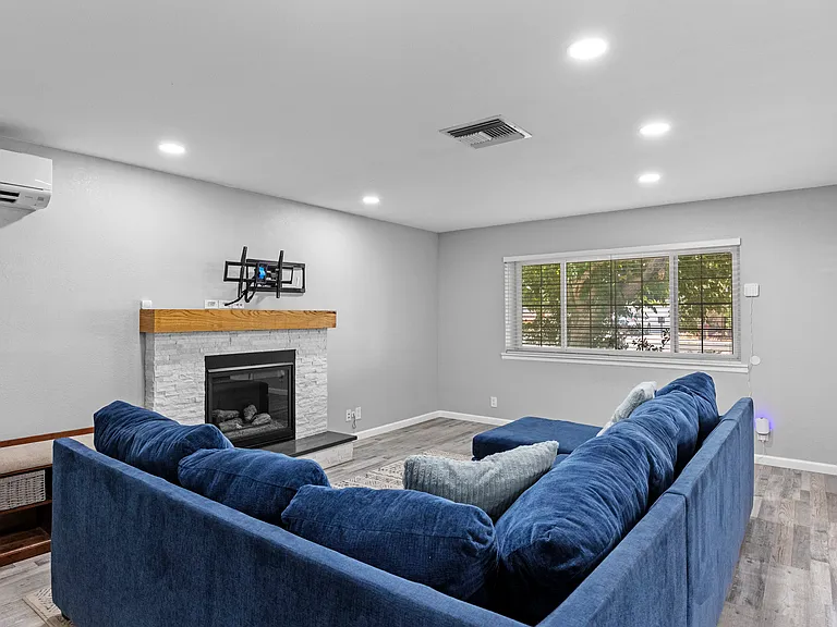 208 S Greenlawn St — Photo 8
