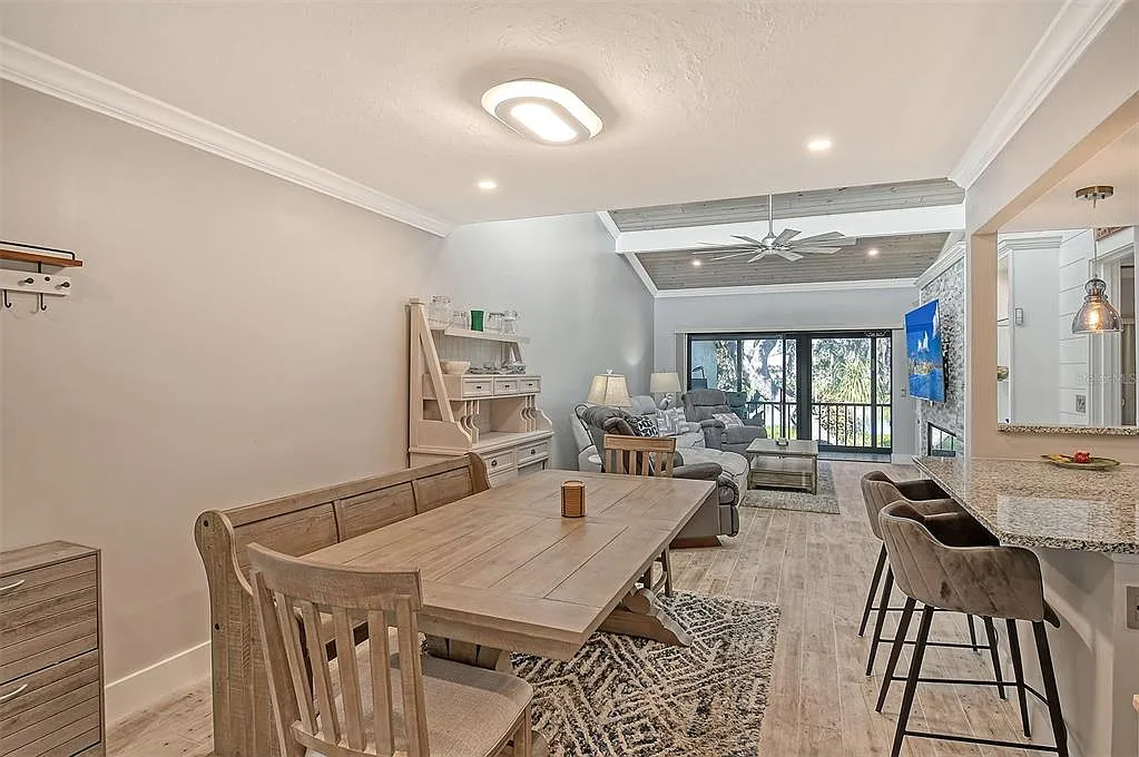 3 bed, 1320 sqft, $2,650 — Photo 3
