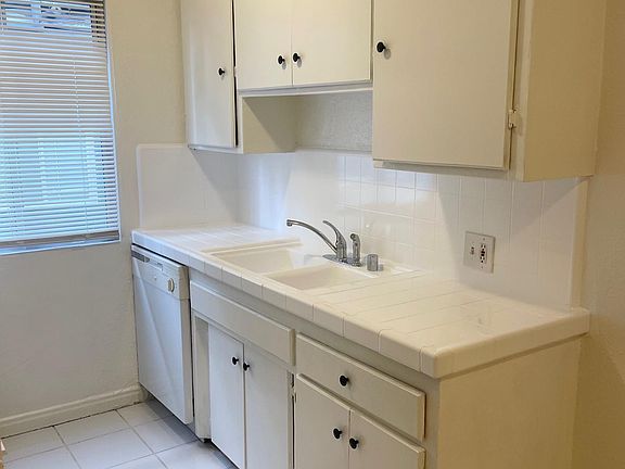 4th image of 2820 S Sepulveda Blvd APT 4