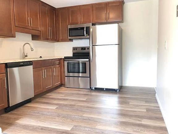 4th image of 44 Farwell St #3