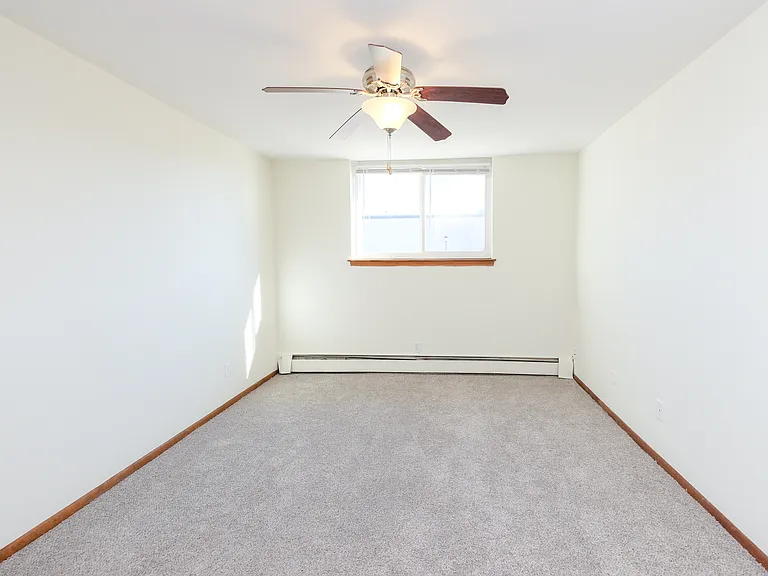 Queen Terrace Apartments — Photo 19