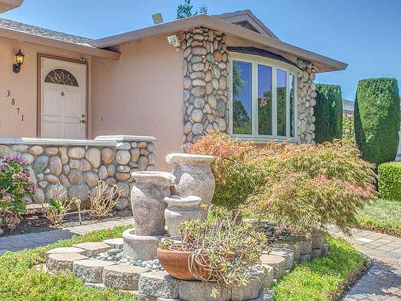 3rd image of 3871 Gardie Place Way
