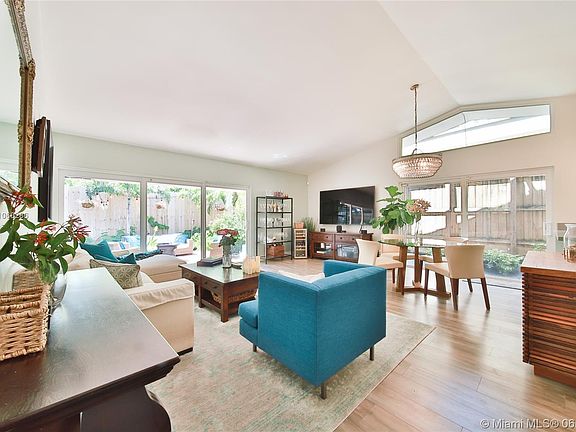 4th image of 3076 Gifford Ln #B