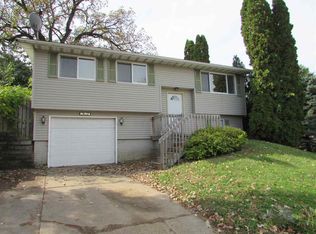 1610 N Pioneer St, Davenport, IA 52804