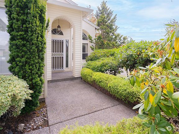 4th image of 3019 SE 156th Avenue