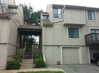 9136 W 75th Ter, Overland Park, KS 66204