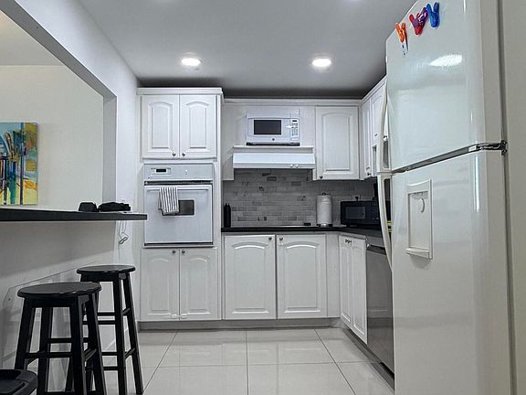 3rd image of 19390 Collins Ave APT 1103