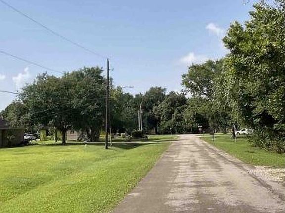 Exterior Neighborhood (street photo)