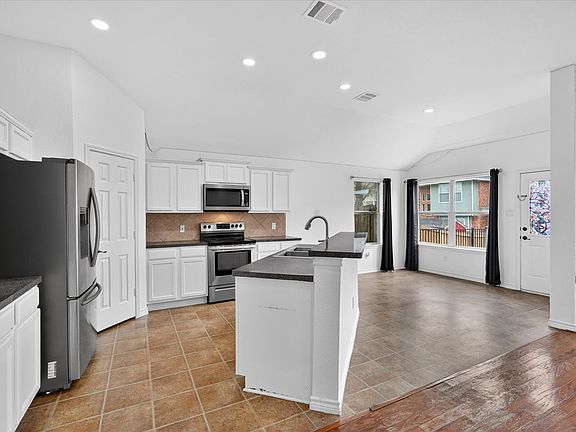4th image of 226 Cozy Ln