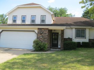 9750 Elmcrest Dr, Clive, IA 50325